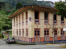 HOSTAL CASA VICTORIA PIJAO，位于Pijao的酒店