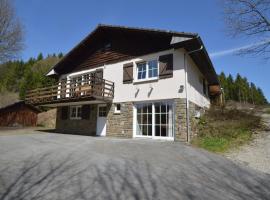 Holiday home in the middle of nature with sauna，位于Longfaye的酒店