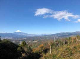 南箱根 熱海 貸切別荘 リゾートハウス バンボー，位于Kannami的乡村别墅