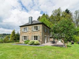 Spacious Cottage with Private Garden in Ardennes，位于Frahan的度假屋