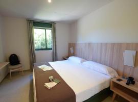 Albergue Monte Do Gozo，位于圣地亚哥－德孔波斯特拉的酒店