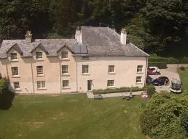 Plas yn Yale with mountain views from all windows