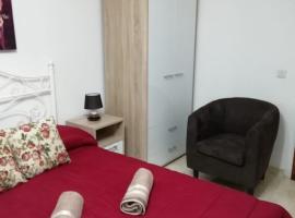 Citadel View Studio Penthouse，位于Kerċem的酒店