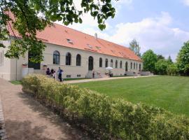 Kavaliershaus Schloß Blücher am Finckenersee，位于Fincken的酒店