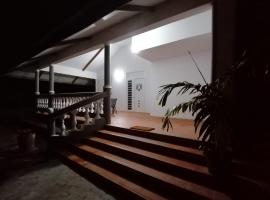 Logement F2 de 100 m carré，位于Camp de Rémire的酒店