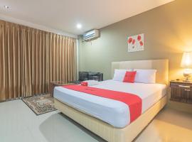 RedDoorz Plus near Sepinggan Airport 3 Balikpapan，位于苏丹阿吉·穆罕默德·苏莱曼国际机场 - BPN附近的酒店