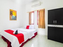 RedDoorz near Universitas Pamulang，位于Cimanggis的酒店