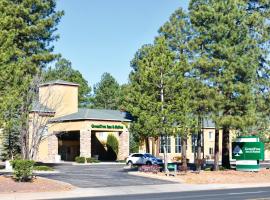 GreenTree Inn & Suites Pinetop，位于派托普湖畔的酒店