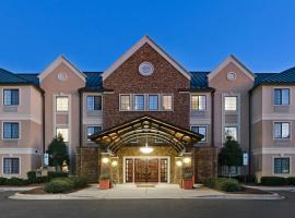 Staybridge Suites - Charlotte Ballantyne, an IHG Hotel，位于夏洛特的高尔夫酒店