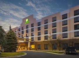 Holiday Inn & Suites Bolingbrook by IHG，位于波林布鲁克的酒店