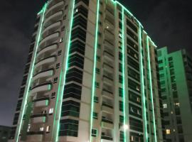 林荫道城市套房酒店式公寓，位于迪拜撒哈拉中心附近的酒店