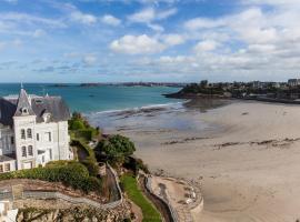 Résidence Le Crystal Dinard Plage，位于迪纳尔的酒店