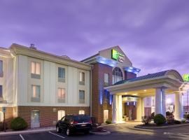 Holiday Inn Express & Suites by IHG Chambersburg, an IHG Hotel，位于钱伯斯堡的酒店
