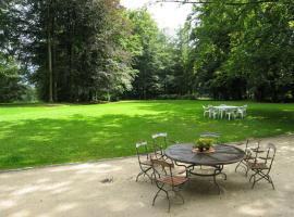 Mansion in Beauplateau near Forest，位于Gérimont的家庭/亲子酒店