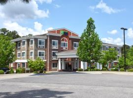 Holiday Inn Express & Suites Southern Pines-Pinehurst Area, an IHG Hotel，位于南派恩斯的酒店