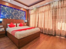OYO 676 Hotel Maalaxmi Inn，位于Pashupatināth的酒店