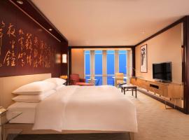上海金茂君悦大酒店，位于上海浦东新区的酒店