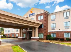 Comfort Inn & Suites Pine Bluff，位于派恩布拉夫的酒店