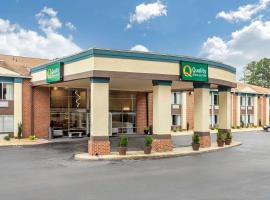 Quality Inn & Suites Apex-Holly Springs，位于埃佩克斯的酒店