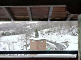 Hotel Ristorante Pizzeria Isabel，位于Villa Minozzo的酒店