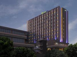 Holiday Inn Express Gurugram Sector 50, an IHG Hotel，位于古尔冈的酒店
