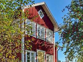 Historic Charm in Varmland Oasis-By Traum，位于Östmark的酒店