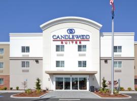 莱克伍德烛木套房酒店，位于莱克伍德的酒店