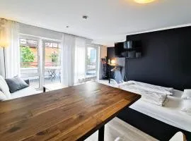 stylish studio - close to city centre - netflix - balcony