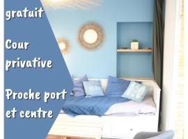 Superbe Maison 4 personnes entre le port et le centre, COUR PRIVATIVE, WiFi & Netflix gratuits，位于圣布里厄的酒店