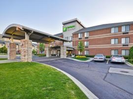 Holiday Inn Express Romulus / Detroit Airport, an IHG Hotel，位于罗缪勒斯底特律大都会机场 - DTW附近的酒店