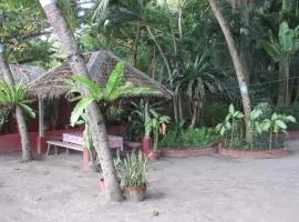 Felipa Beach and Guesthouse - Newly Renovated Airconditioned Guest Rooms