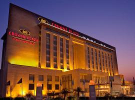新德里奥卡哈皇冠假日酒店，位于新德里Fabindia附近的酒店