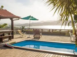 Casa com piscina e incrível vista para lagoa
