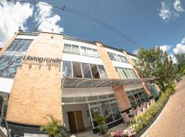 Llanogrande Airport by Bernalo Hotels，位于里奥内格罗的酒店
