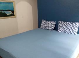 Suites próximo ao rio Jaguareguava em Bertioga，位于伯迪亚哥圣彼得海滩附近的酒店