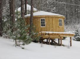 La Maison sous les arbres，位于Saint Roch de Mekinac的豪华帐篷