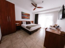 Hotel Cucuve，位于阿约拉港埃尔加拉帕提罗海滩附近的酒店