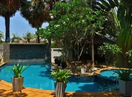 Private Entire 8 BedRooms Garden Pool Villa With Kitchen & BBQ Facilities
