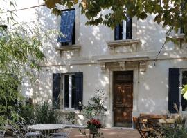 Maison d' Alys entre Luberon et Alpilles，位于Cabannes的度假短租房