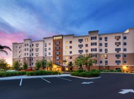 Staybridge Suites - Fort Lauderdale Airport - West, an IHG Hotel，位于戴维North Perry - HWO附近的酒店