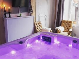 Suite EDEN avec jacuzzi privé，位于肖蒙的Spa酒店