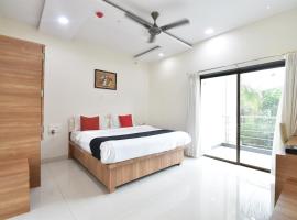 Capital O 60842 Vedaa Holiday's Resort，位于Devgarh的酒店