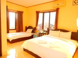 Vang Vieng Camellia Hotel，位于万荣Vang Vieng Hospital附近的酒店