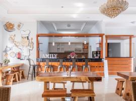 Urbanview Hotel One Family Maribaya by RedDoorz，位于伦邦的酒店