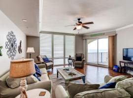 Sleek Gulfport Condo with Ocean Views and Pool Access!，位于格尔夫波特的度假短租房