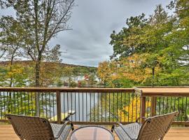 Waterfront Highland Lake Home with Deck and Dock，位于Highland Lakes的酒店