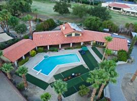 Borrego Springs Golfers Paradise with Private Pool!，位于博雷戈斯普林斯的酒店