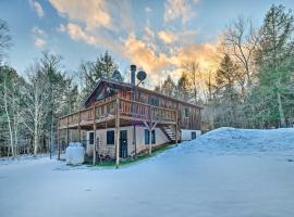 Jewett Cabin with Viewing Deck - 10 Mins to Skiing!，位于Jewett的酒店