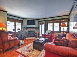 Brian Head Condo with Patio and Community Amenities!，位于布赖恩峰的酒店