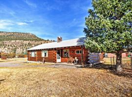 South Fork Log Cabin with Beautiful Mountain Views!，位于南福克的度假屋